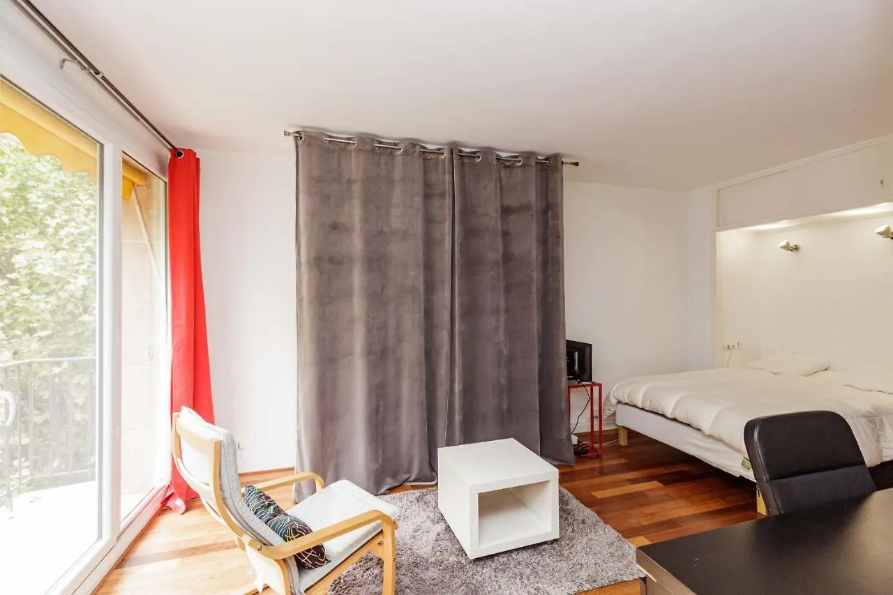 A Cosy Nest With A Balcony Near The Seine Apartment Paris