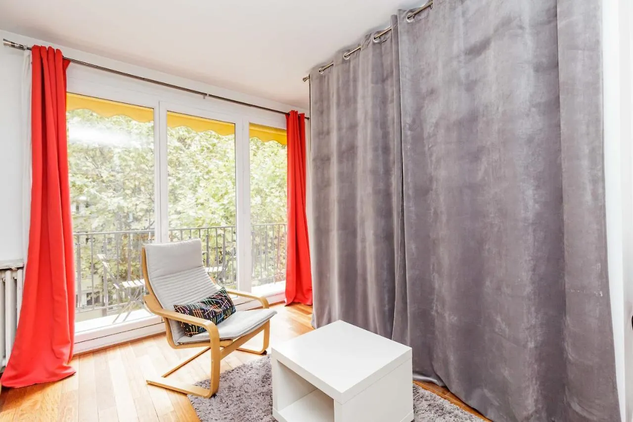 A Cosy Nest With A Balcony Near The Seine Apartment Paris