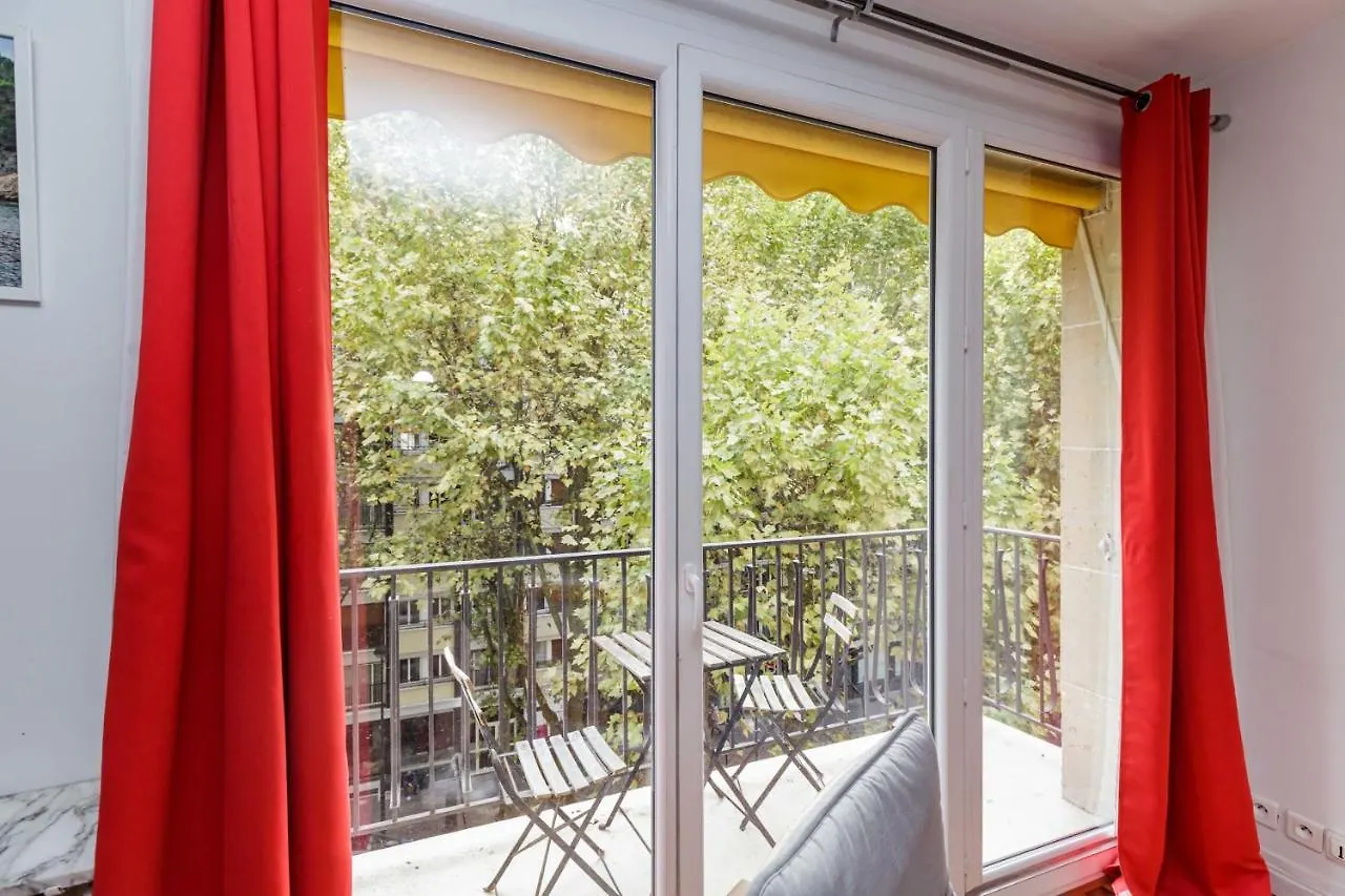 A Cosy Nest With A Balcony Near The Seine Apartment Paris France